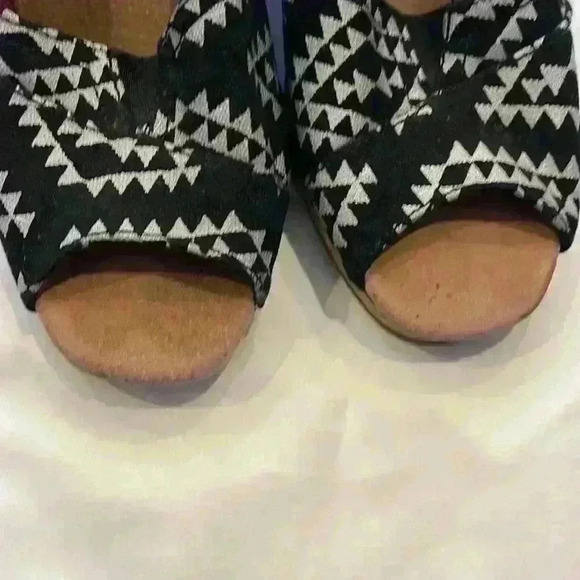 Tom’s Printed Wedges - Picture 3 of 8